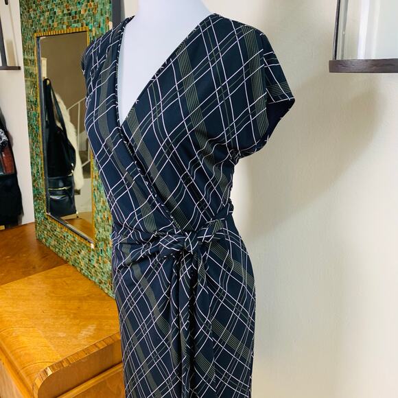 Ann Taylor Size 10 Stretch V-Neck Wrap Dress Black Geometric Print Career Office - Picture 4 of 9